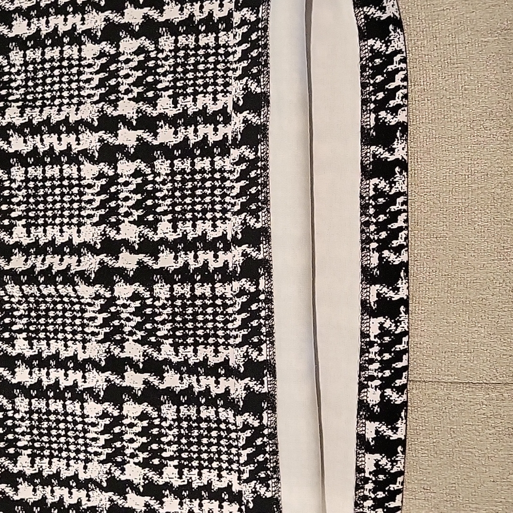Ann Taylor pencil tweed-like skirt without the wool. Size 10 - Picture 3 of 6